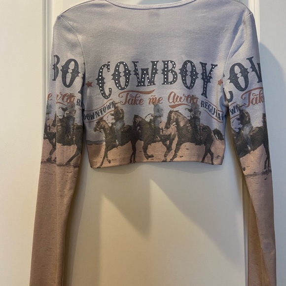 Urban Outfitters Cowboy Studded Long Sleeve
Cropped Top, Medium - Picture 6 of 8